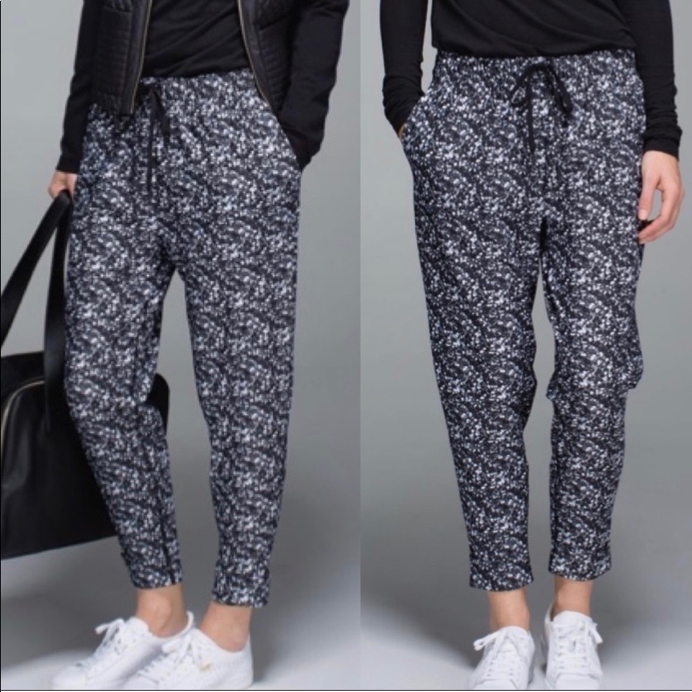 Lululemon On The Fly Pants -Shimmy Shimmer Black